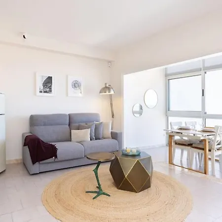 Prime Views Amazing Location Apartment