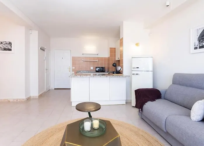 Prime Views Amazing Location Апартаменты *